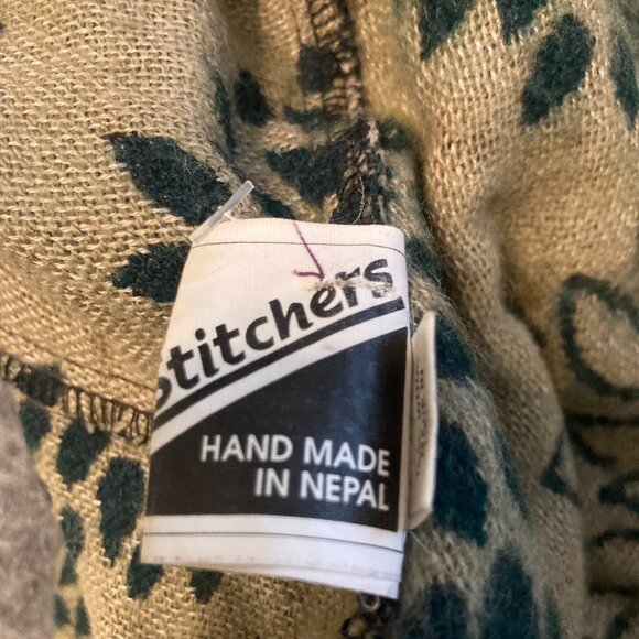 100% Wool Hooded Poncho - Hand Made in Nepal - Green & Gold Floral - - Picture 2 of 4